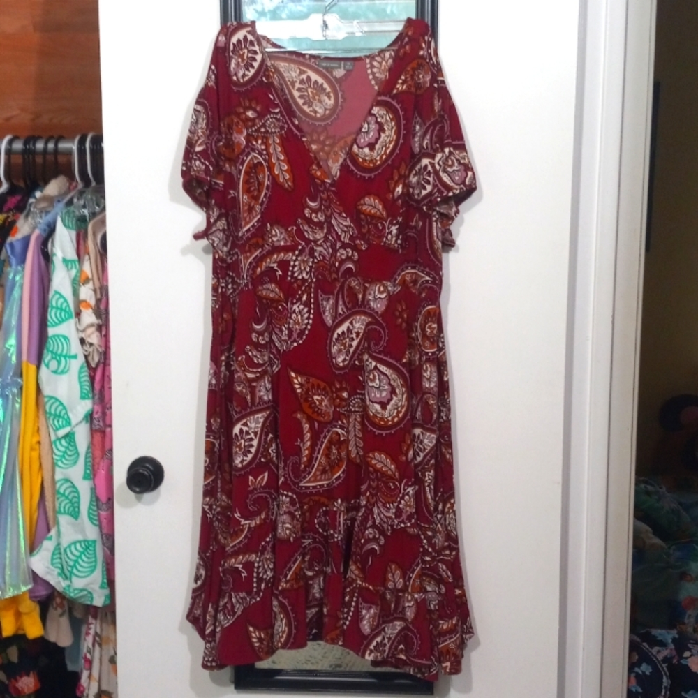🧁B2G1🧁 Apt. 9 Woman Maroon Paisley Tiered Crossover V-Neck Midi Dress